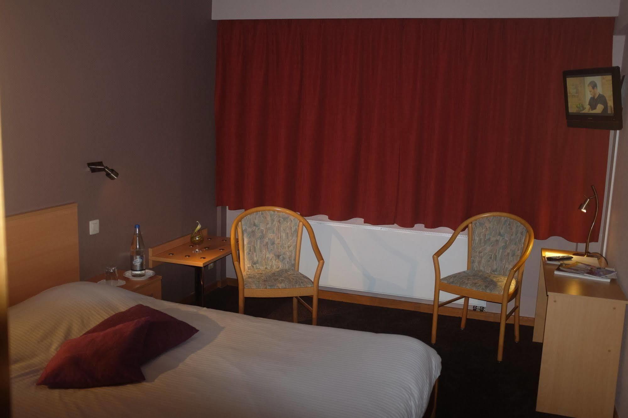 Le Relais Du Marquis Hotel Ittre Buitenkant foto